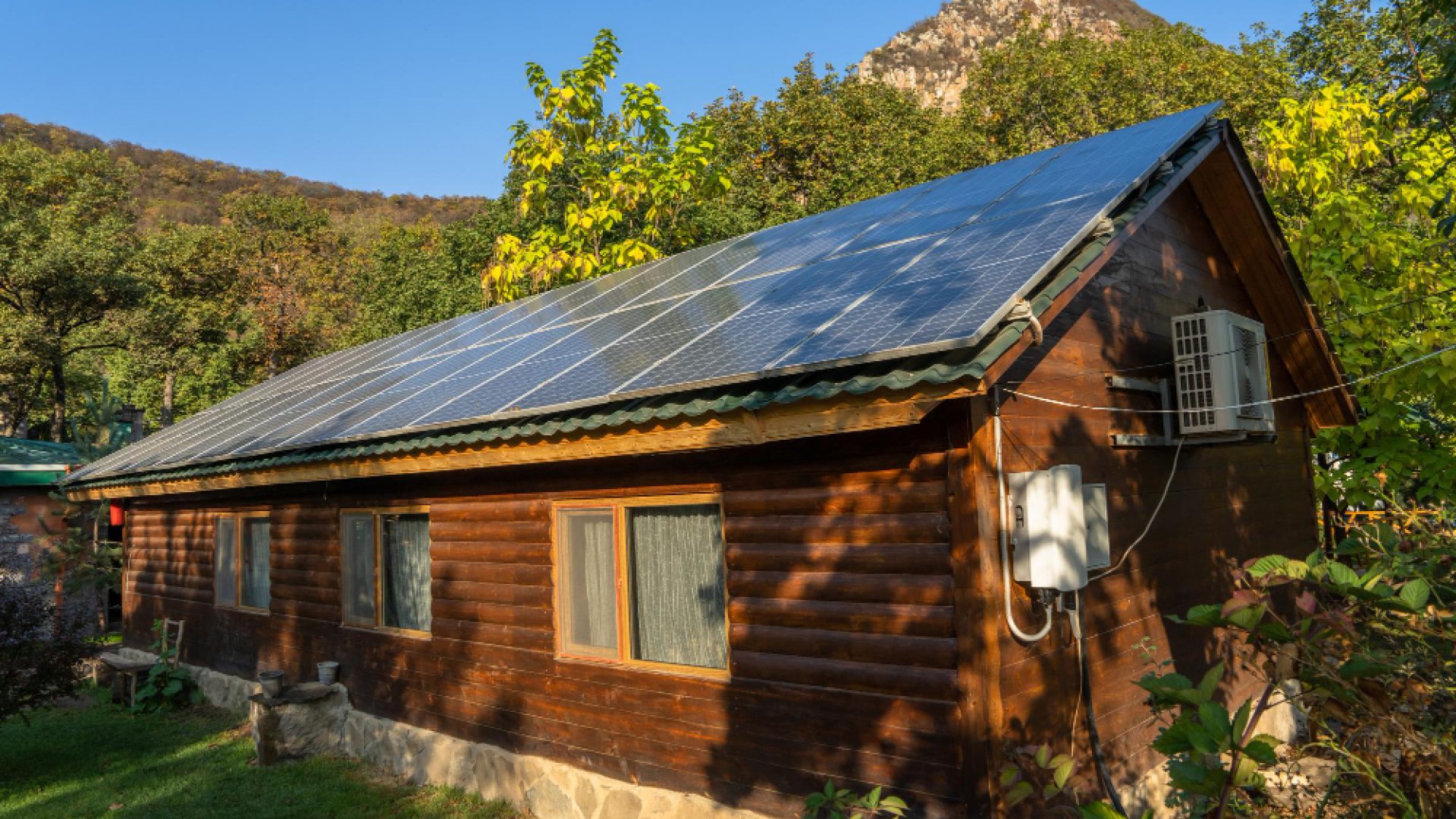 Vivir en una casa de madera en 2026: guía de ahorro energético ante el precio de la luz