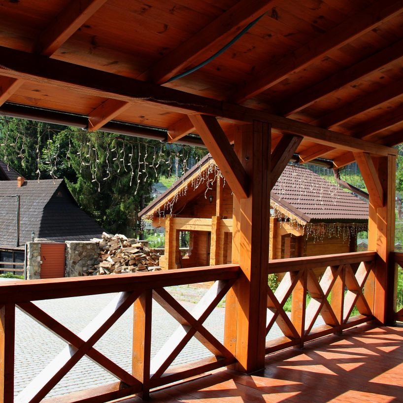 Kioscos, Pérgolas y Porches de Madera a Medida
